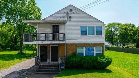 Apartment for rent at 1369 Adelaide Ave SE #2, Warren, OH 44484