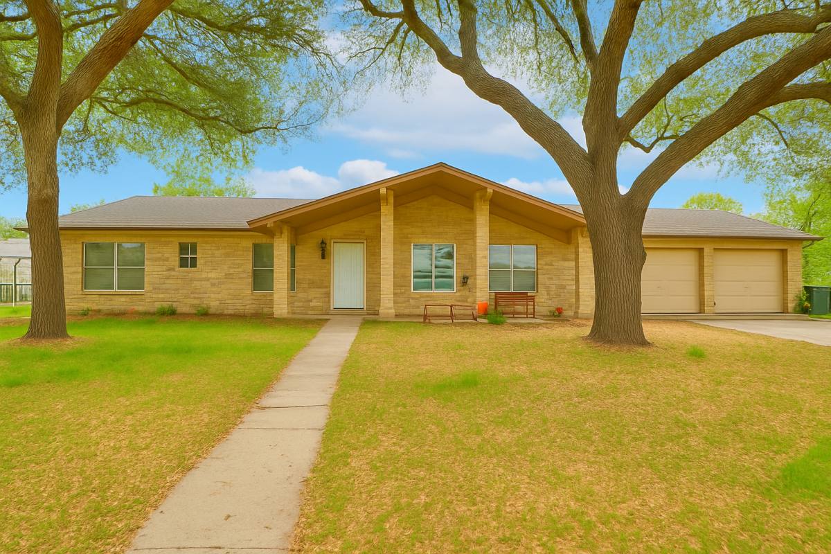 House for rent at 1010 Country Oak Dr, Luling, TX 78648