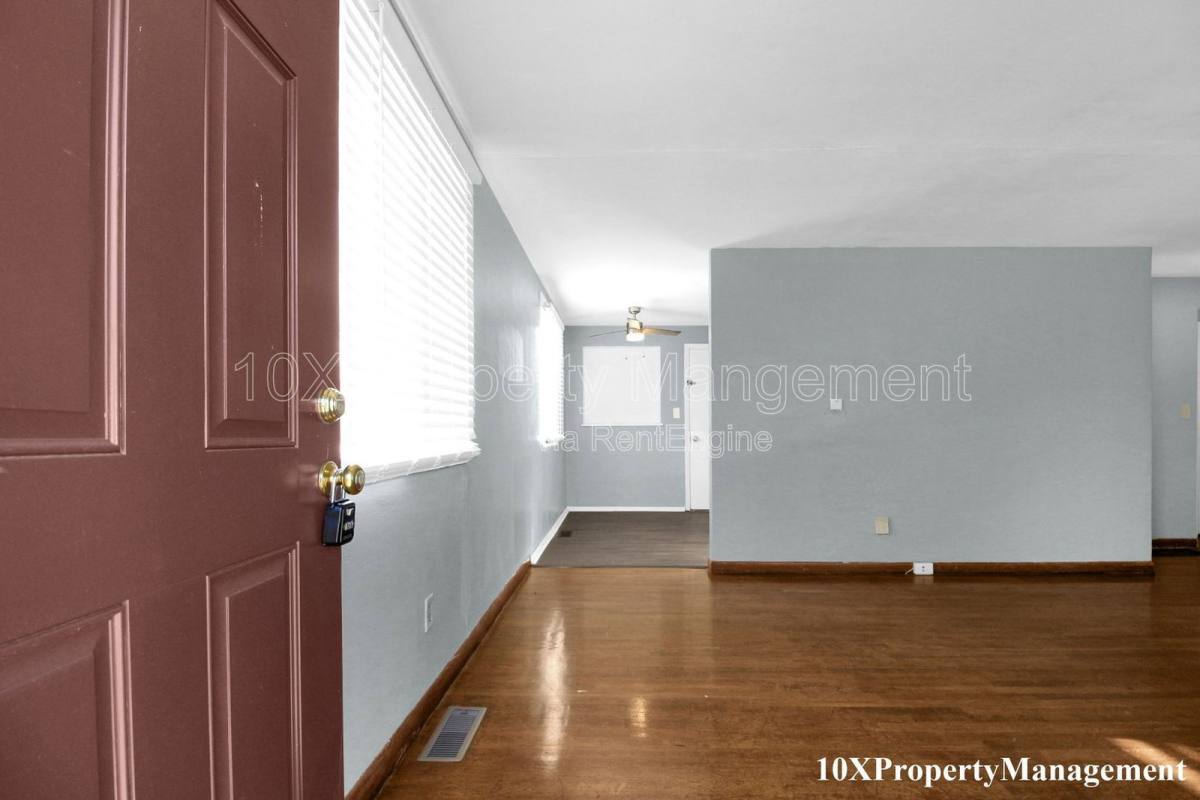 Apartment for rent at 2459 Hiawatha St, Columbus, OH 43211