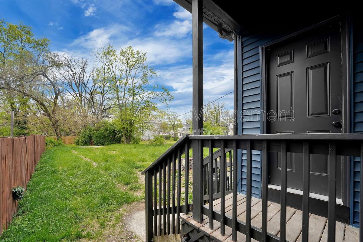 Apartment for rent at 555 Kimball Place, Columbus, OH 43205