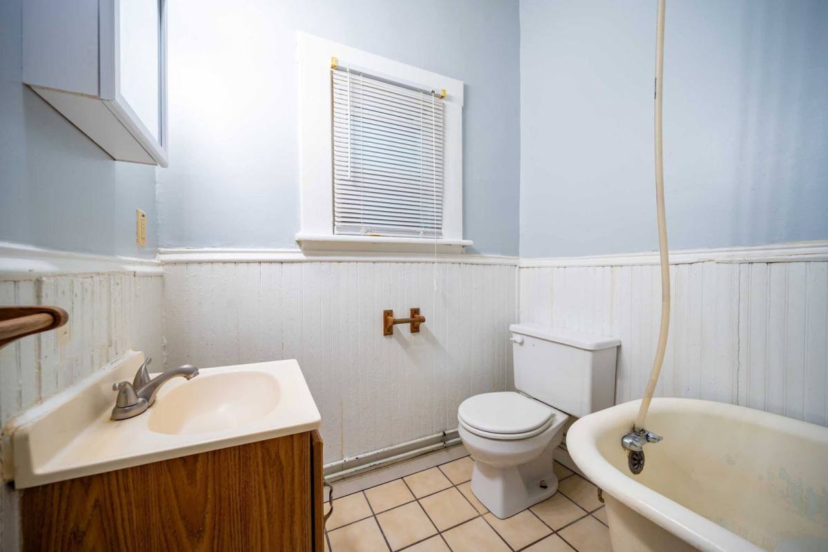 Apartment for rent at 250 1 2 W 5th Ave #R, Columbus, OH 43201