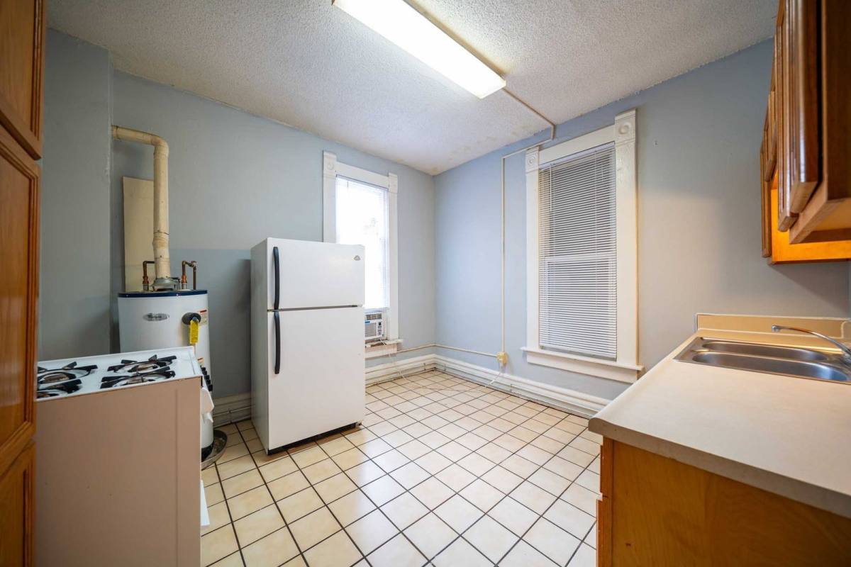 Apartment for rent at 250 1 2 W 5th Ave #R, Columbus, OH 43201