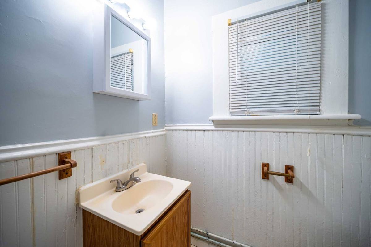 Apartment for rent at 250 1 2 W 5th Ave #R, Columbus, OH 43201