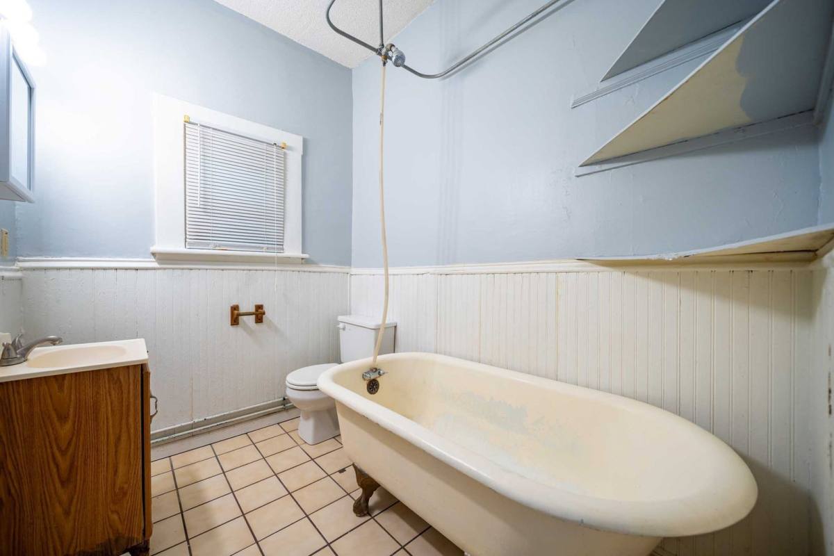 Apartment for rent at 250 1 2 W 5th Ave #R, Columbus, OH 43201
