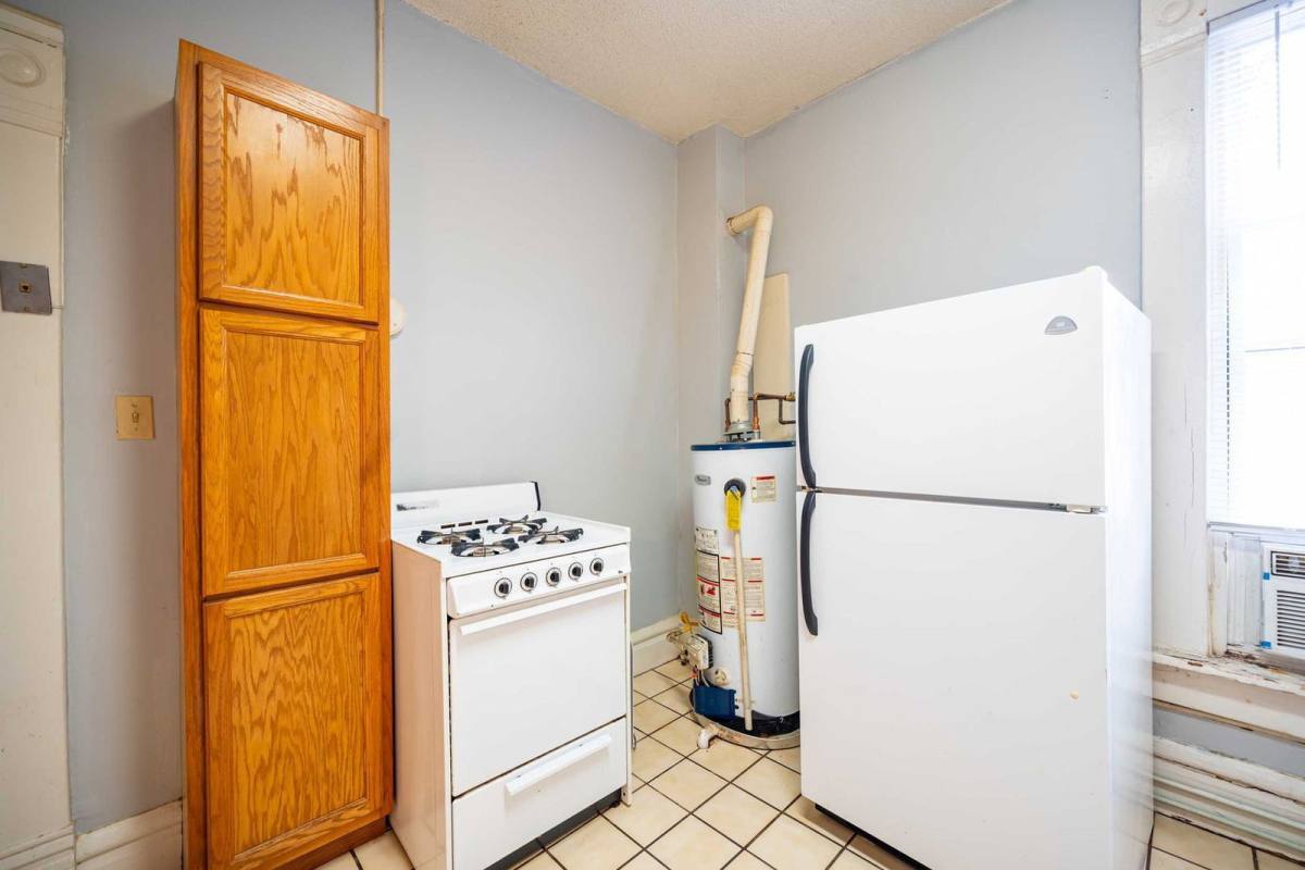 Apartment for rent at 250 1 2 W 5th Ave #R, Columbus, OH 43201