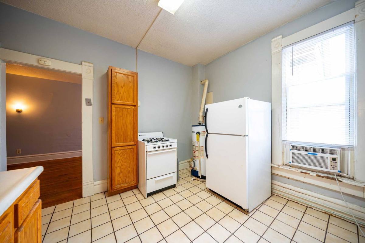 Apartment for rent at 250 1 2 W 5th Ave #R, Columbus, OH 43201