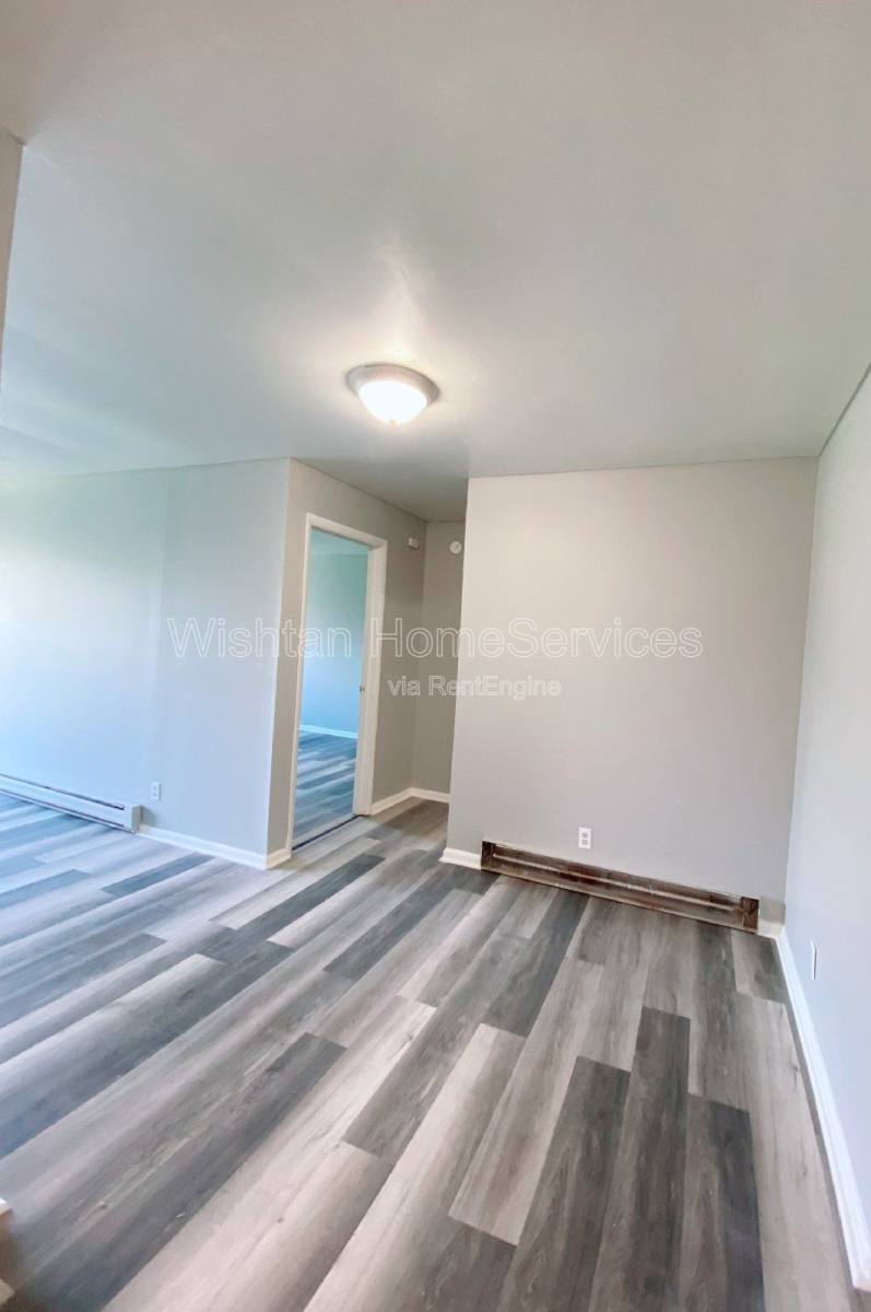 Apartment for rent at 220 Charleston Blvd #5, Macomb, IL 61455
