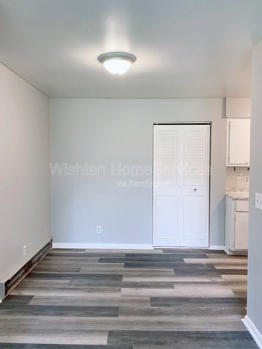 Apartment for rent at 220 Charleston Blvd #5, Macomb, IL 61455