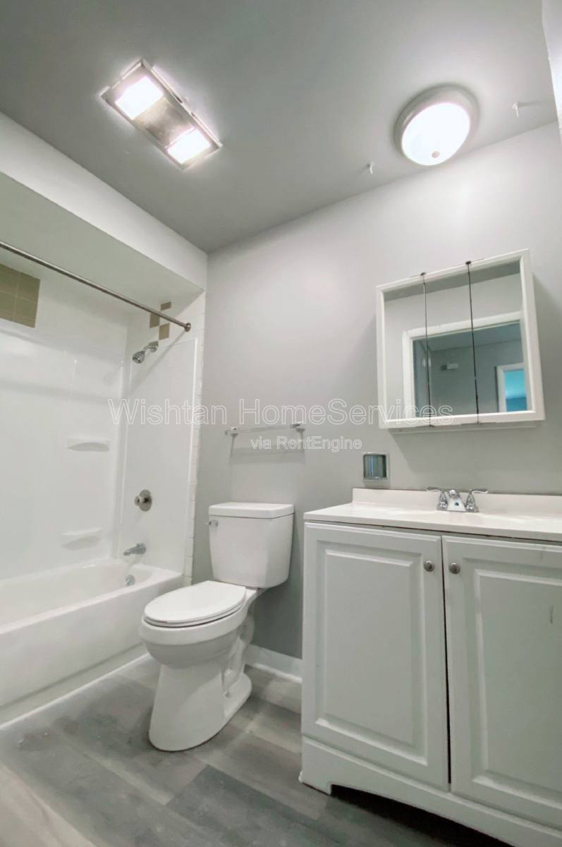Apartment for rent at 220 Charleston Blvd #5, Macomb, IL 61455