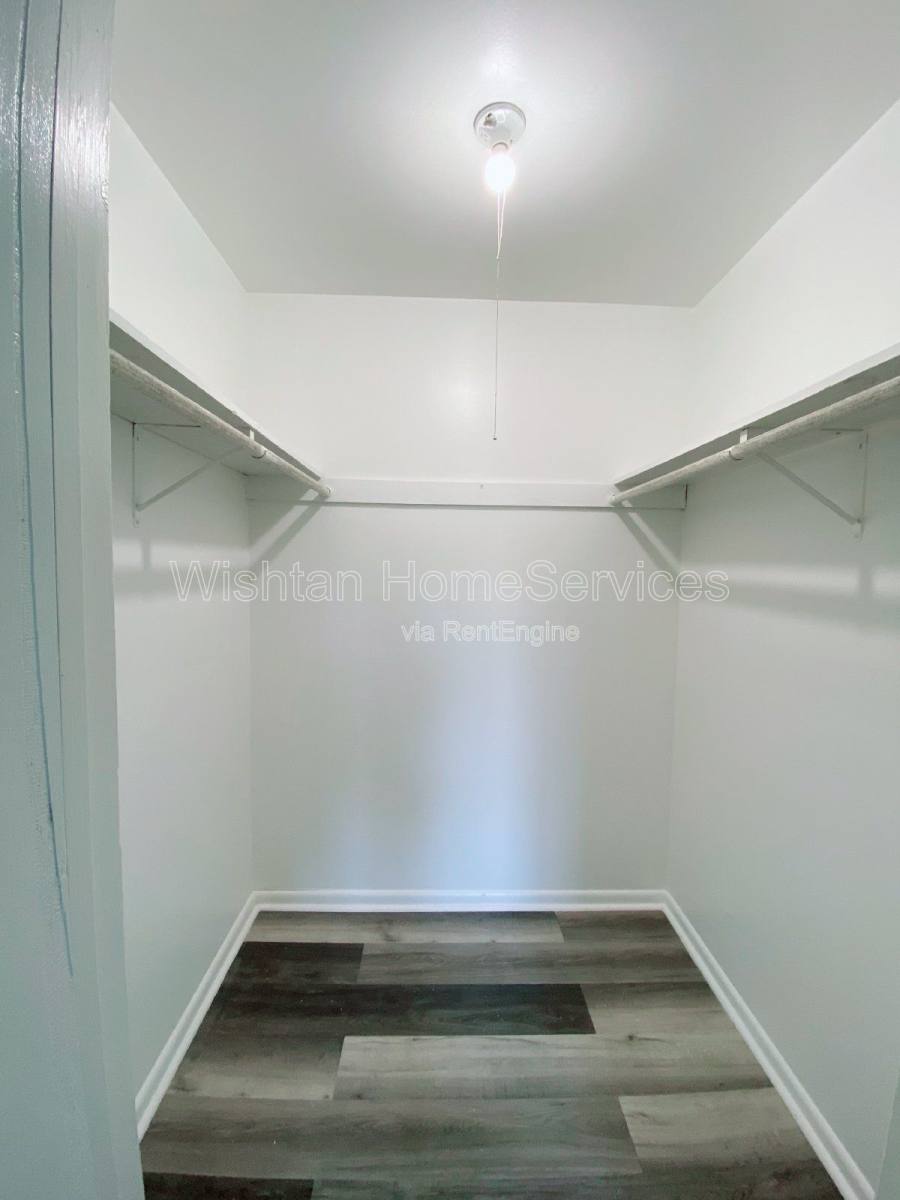 Apartment for rent at 220 Charleston Blvd #5, Macomb, IL 61455