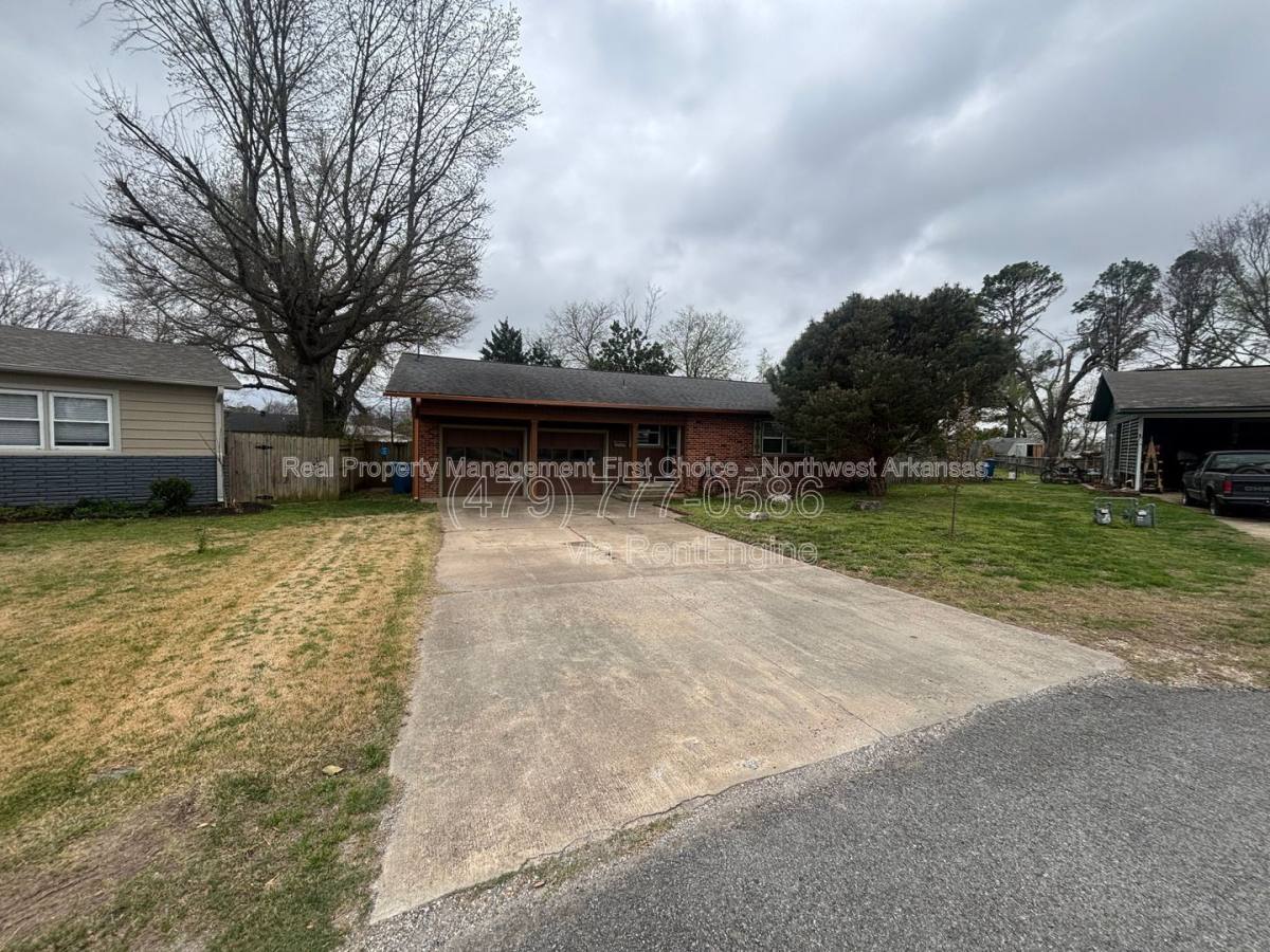 House for rent at 717 NW 6th St, Bentonville, AR 72712