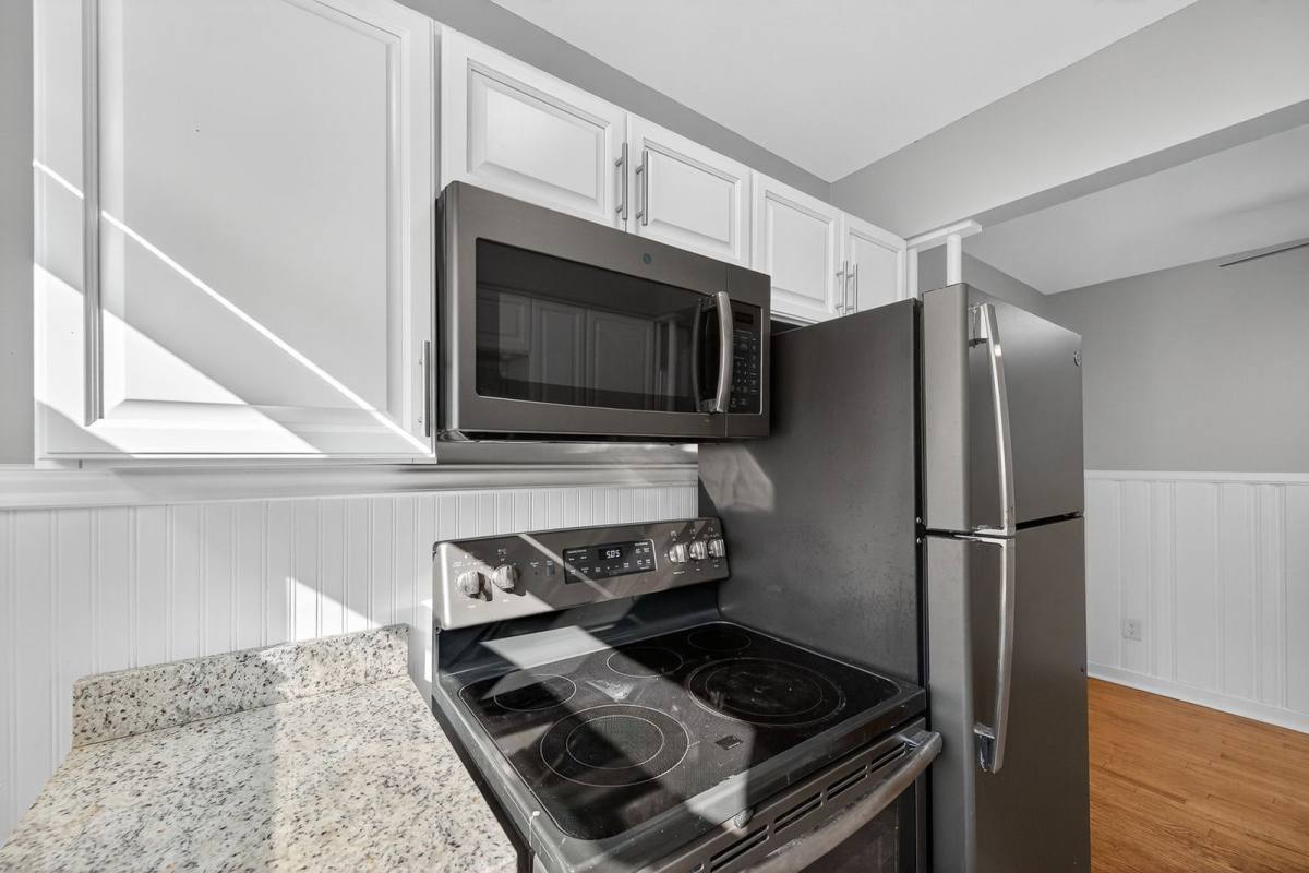 Apartment for rent at 6402 Montgomery Rd #5, Cincinnati, OH 45213