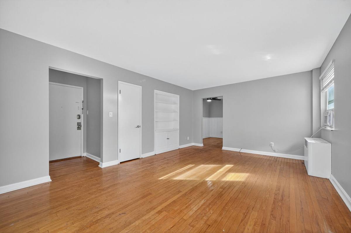 Apartment for rent at 6402 Montgomery Rd #5, Cincinnati, OH 45213
