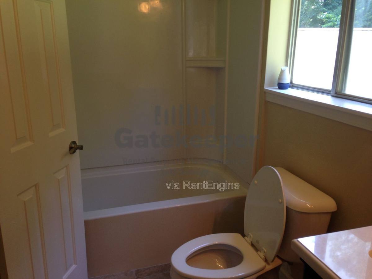 House for rent at 695 Georgia Ave, Fayetteville, GA 30214