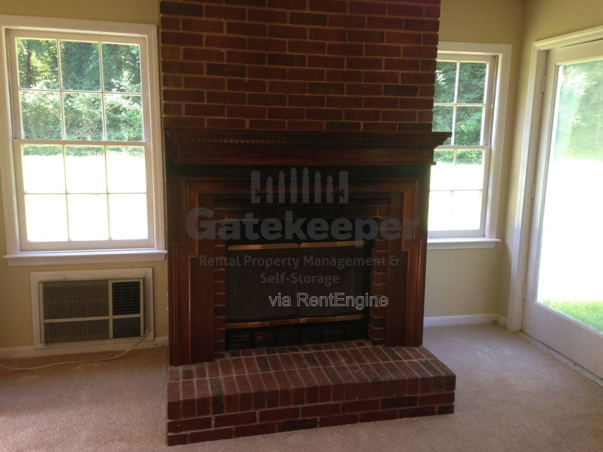 House for rent at 695 Georgia Ave, Fayetteville, GA 30214