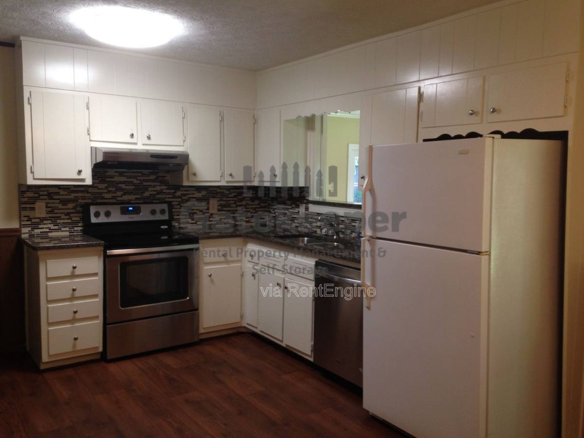House for rent at 695 Georgia Ave, Fayetteville, GA 30214