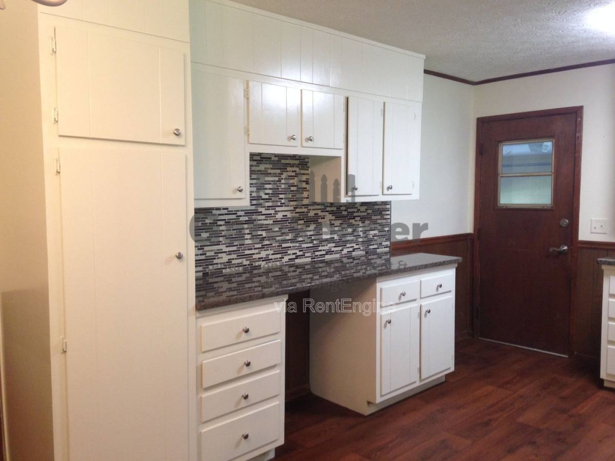 House for rent at 695 Georgia Ave, Fayetteville, GA 30214