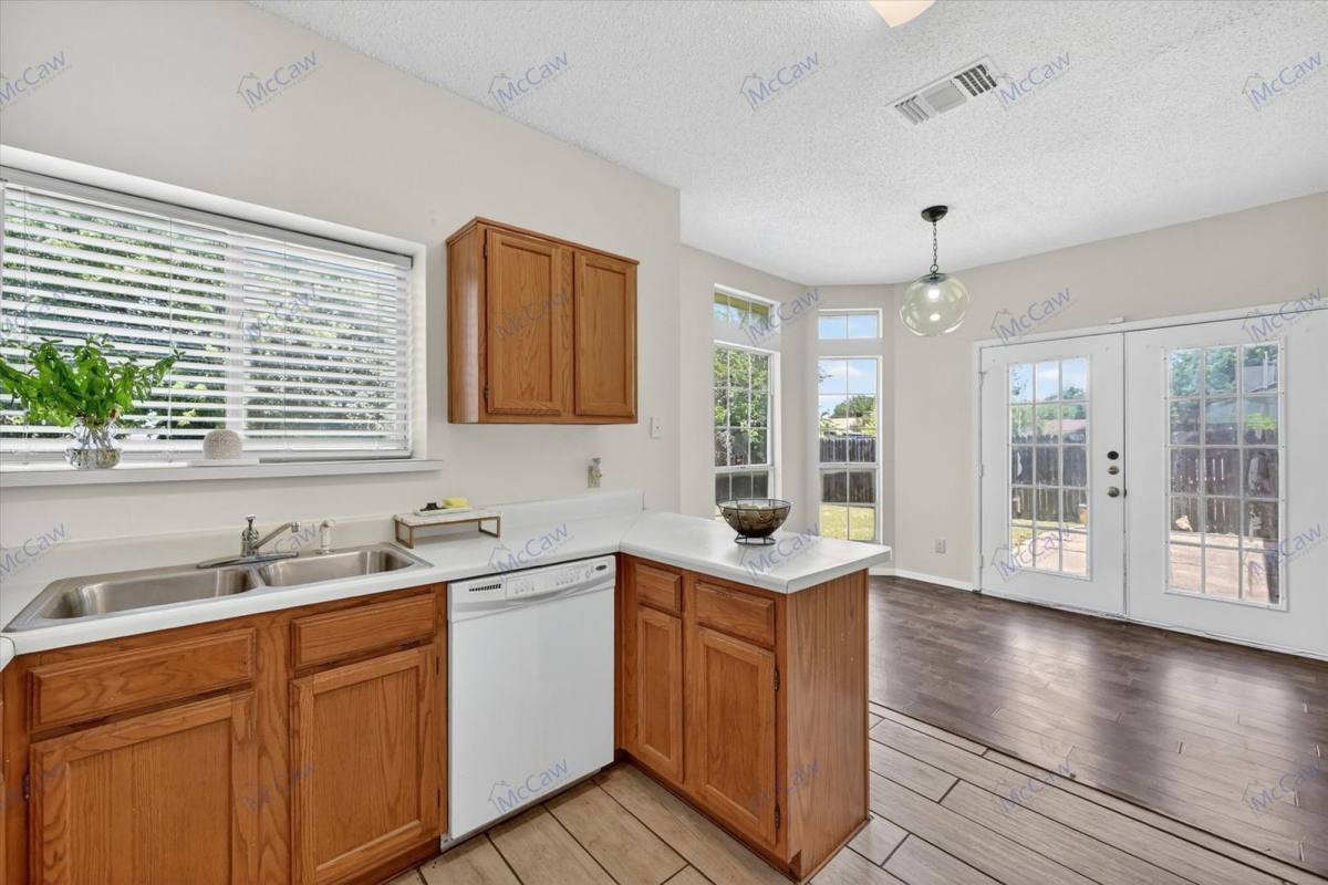 House for rent at 529 Nightshade Dr, Arlington, TX 76018