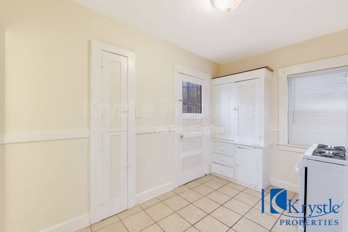 Apartment for rent at 1117 Sutter St, Vallejo, CA 94590