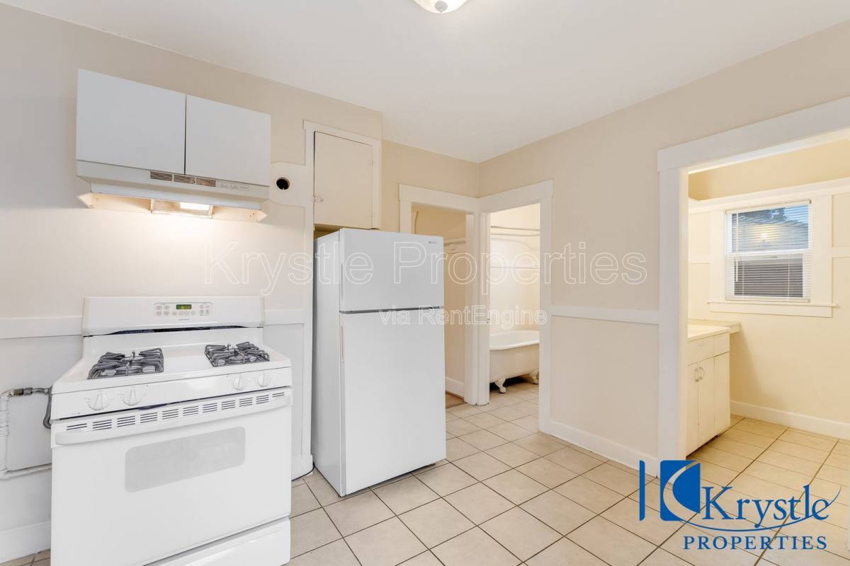Apartment for rent at 1117 Sutter St, Vallejo, CA 94590