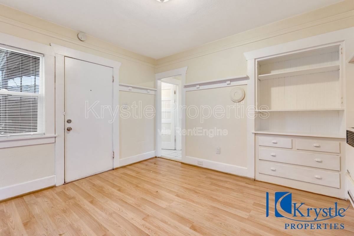 Apartment for rent at 1117 Sutter St, Vallejo, CA 94590