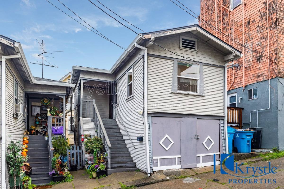 Apartment for rent at 1117 Sutter St, Vallejo, CA 94590