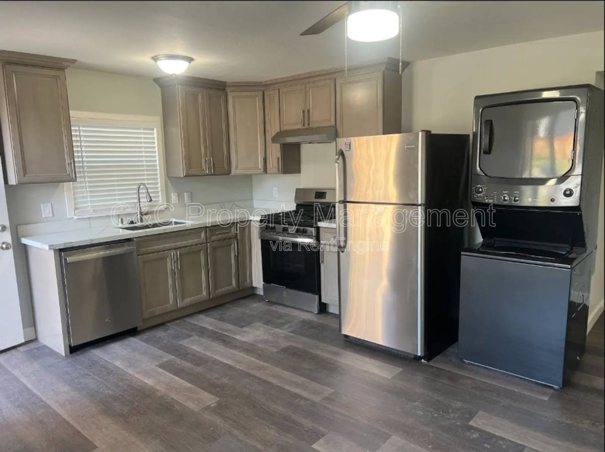 Apartment for rent at 1140 W St, Pittsburg, CA 94565