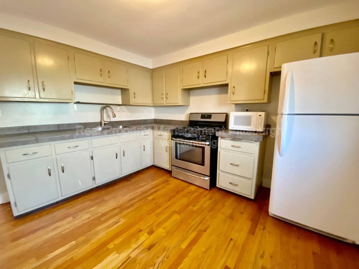 Apartment for rent at 825 Collins St #2, Pittsburgh, PA 15206