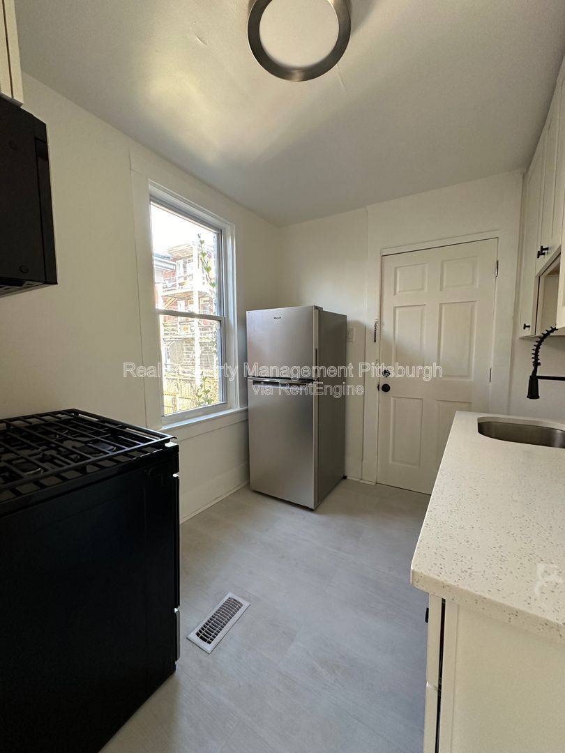 Apartment for rent at 1611 Westmont Ave #2, Pittsburgh, PA 15210