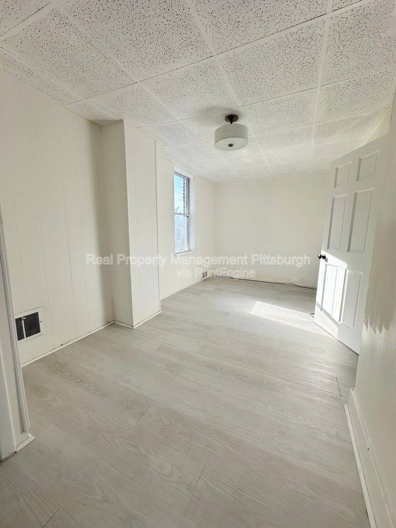 Apartment for rent at 1611 Westmont Ave #2, Pittsburgh, PA 15210