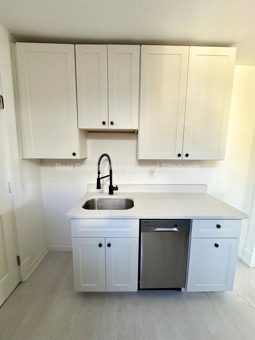 Apartment for rent at 1611 Westmont Ave #2, Pittsburgh, PA 15210