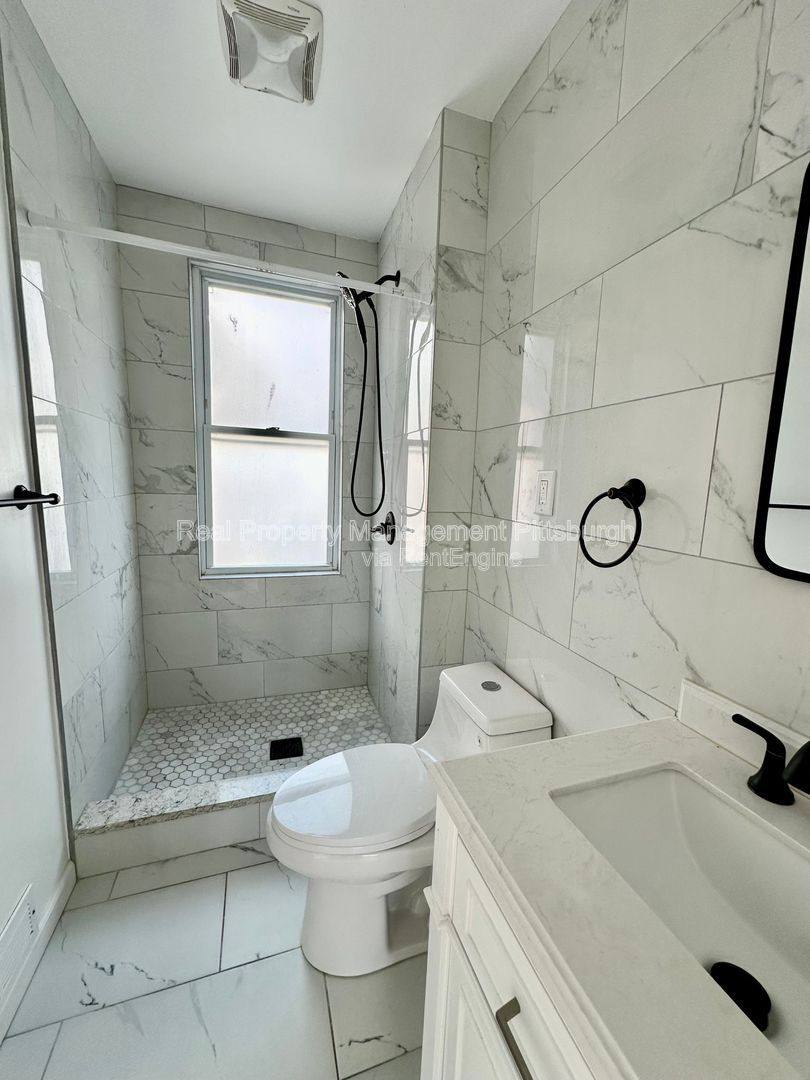 Apartment for rent at 1611 Westmont Ave #2, Pittsburgh, PA 15210