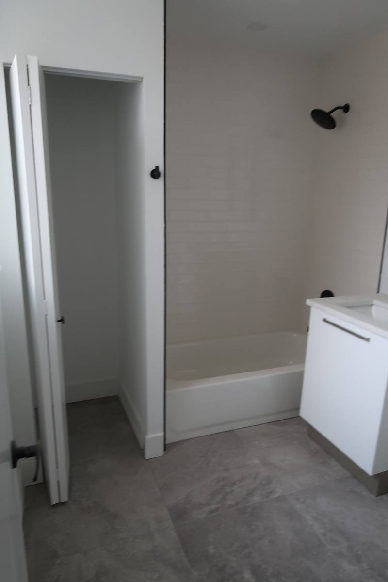 Apartment for rent at 941 W Carmen Ave #407, Chicago, IL 60640
