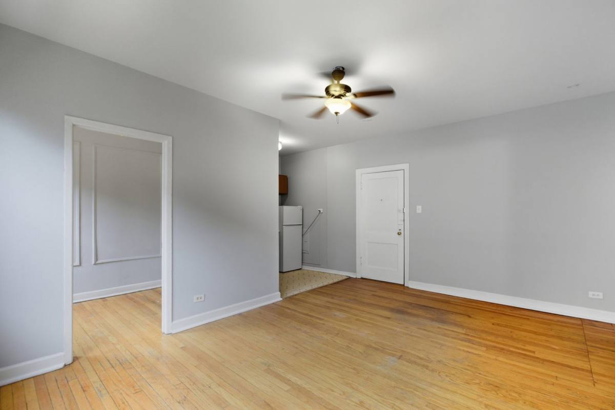 Apartment for rent at 1050 W George St #10, Chicago, IL 60657