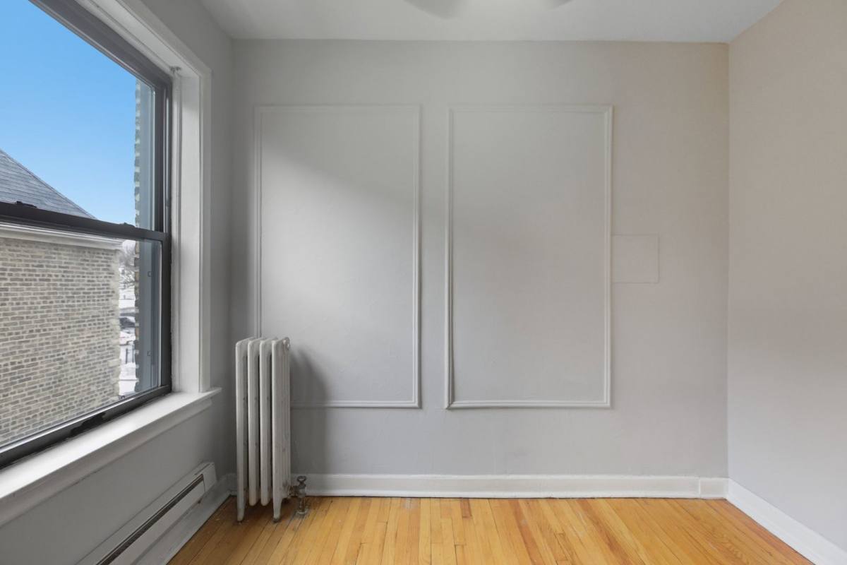 Apartment for rent at 1050 W George St #10, Chicago, IL 60657