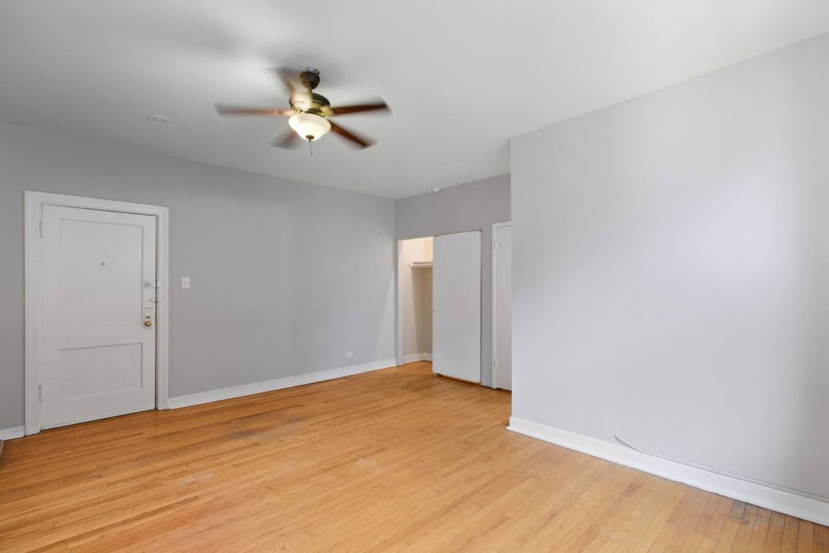 Apartment for rent at 1050 W George St #10, Chicago, IL 60657