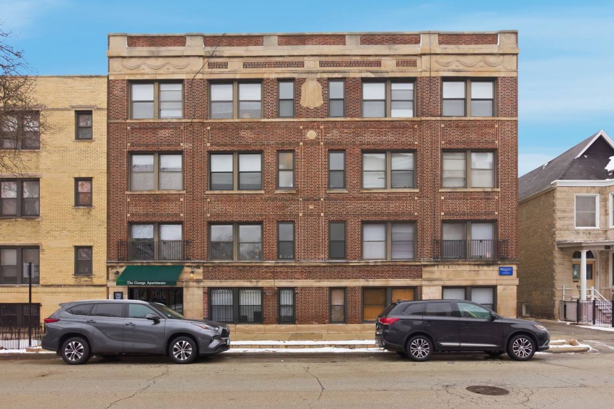 Apartment for rent at 1050 W George St #10, Chicago, IL 60657
