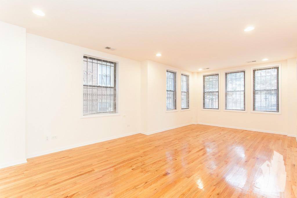 Apartment for rent at 4242 N Sheridan Rd #420, Chicago, IL 60613