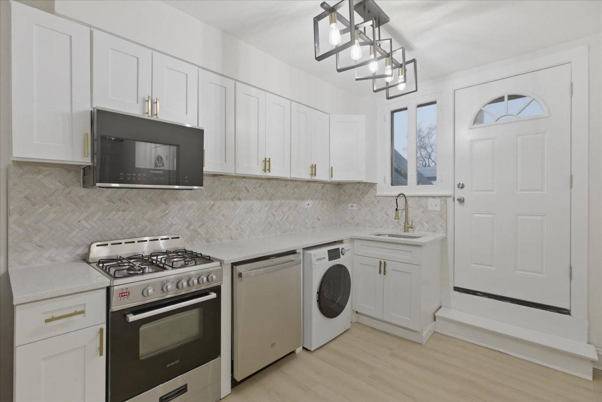 Apartment for rent at 4004 N Bell Ave #2A, Chicago, IL 60618