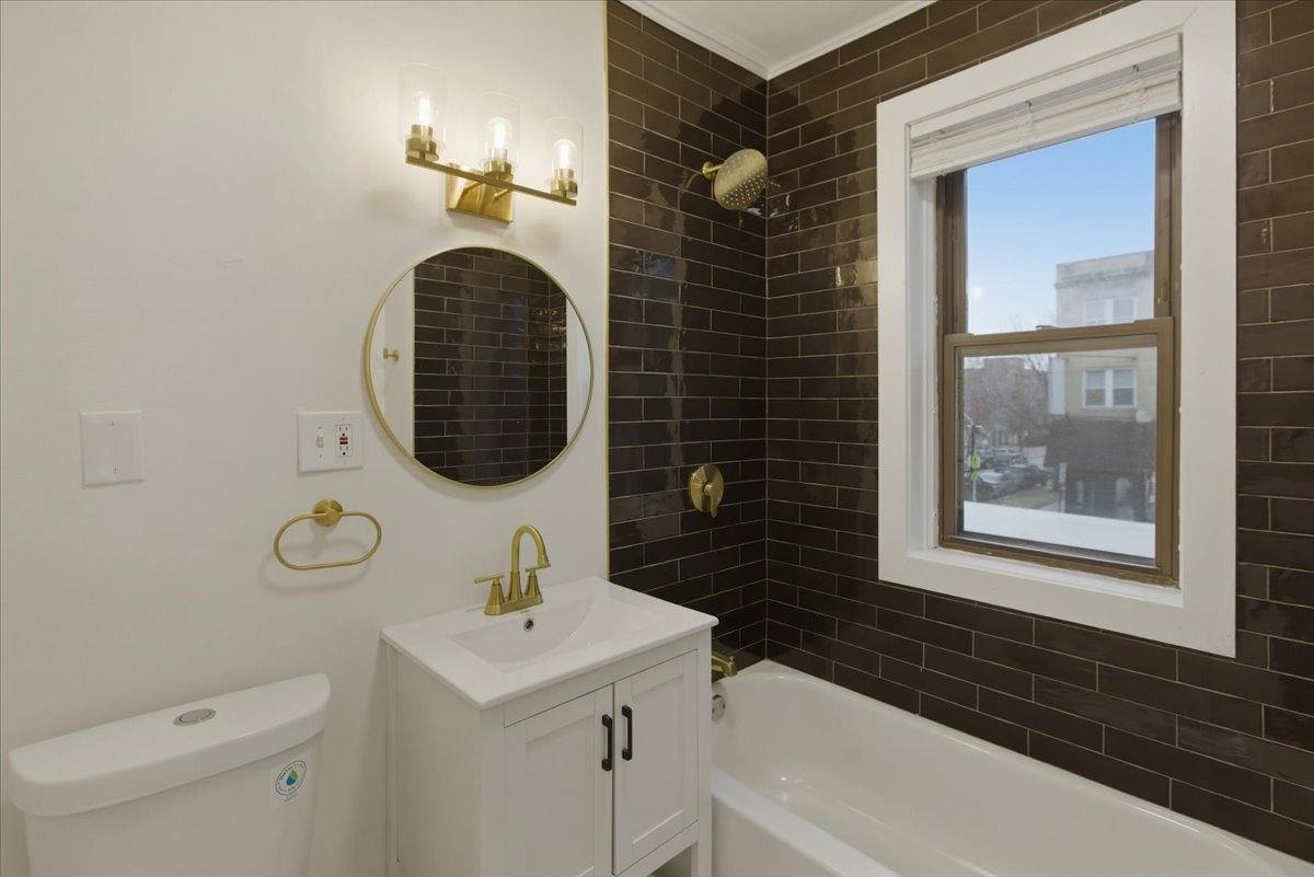 Apartment for rent at 4004 N Bell Ave #2A, Chicago, IL 60618