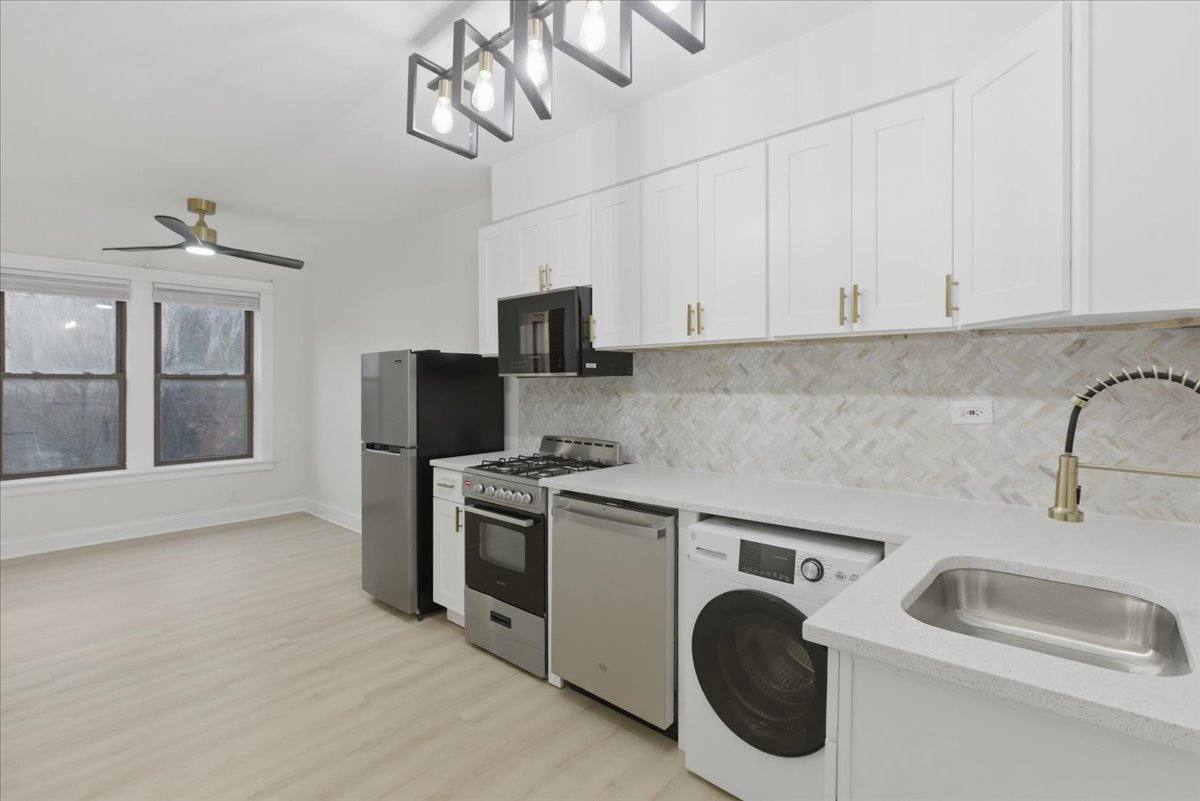 Apartment for rent at 4004 N Bell Ave #2A, Chicago, IL 60618
