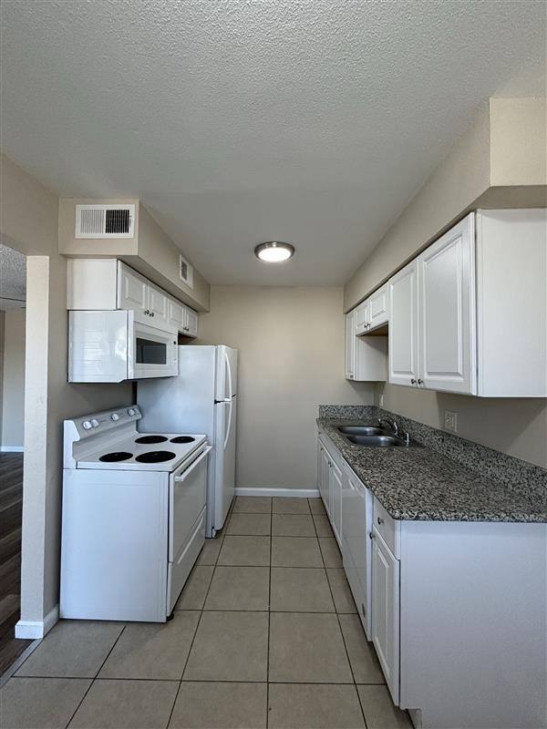Apartment for rent at 4518 E Fountain Way #115, Fresno, CA 93726