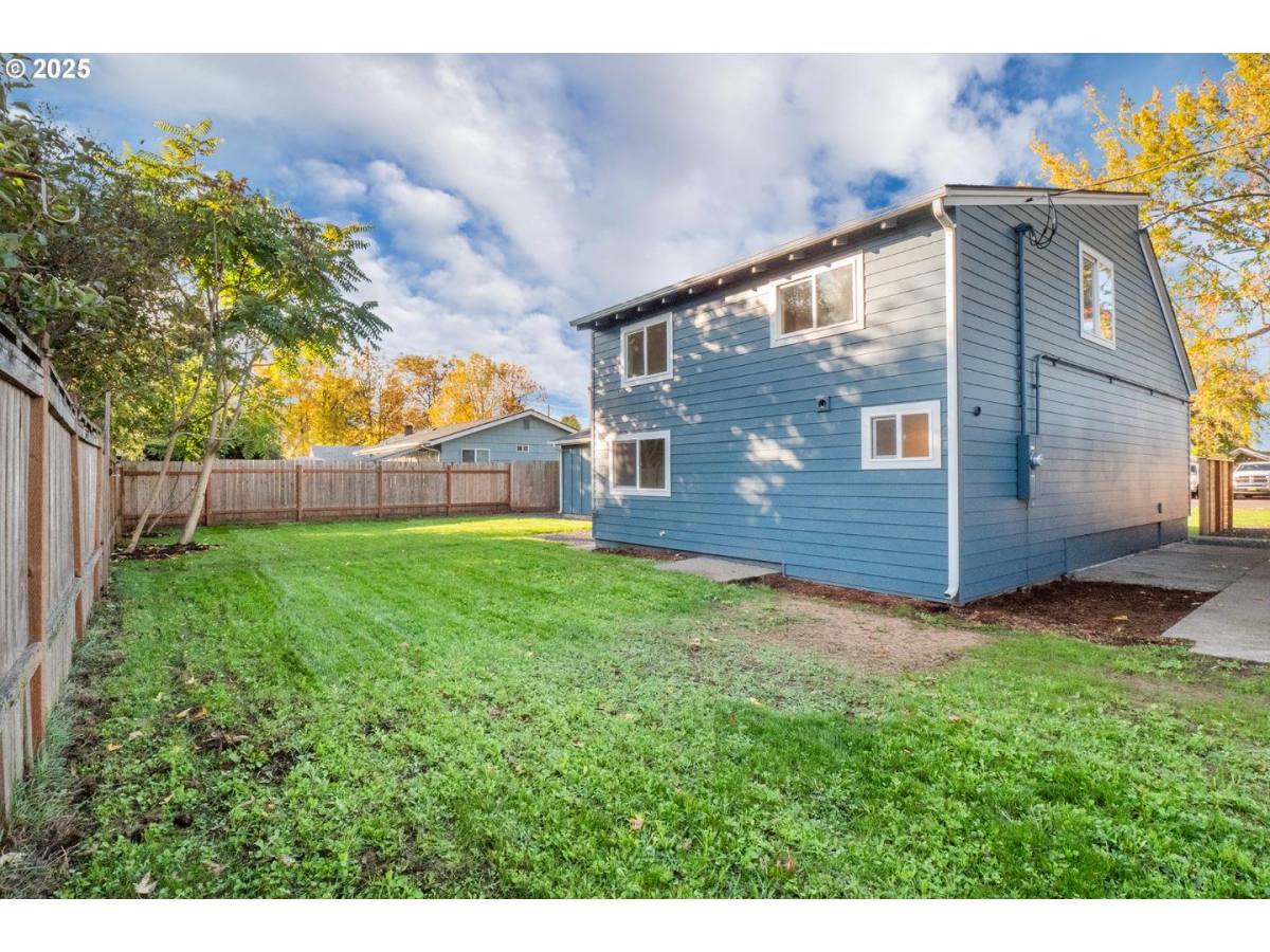House for rent at 2552 Edison St, Eugene, OR 97402