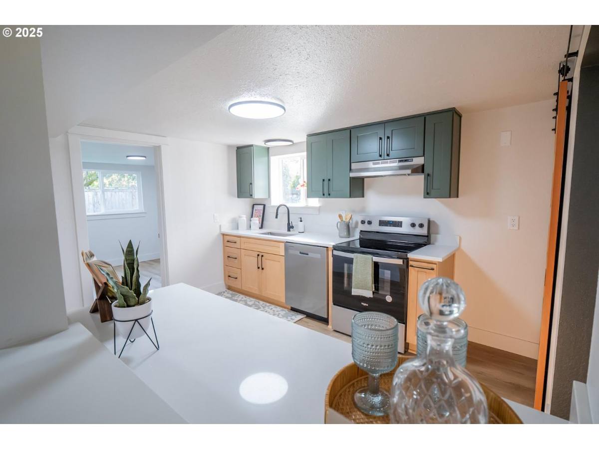 House for rent at 2552 Edison St, Eugene, OR 97402
