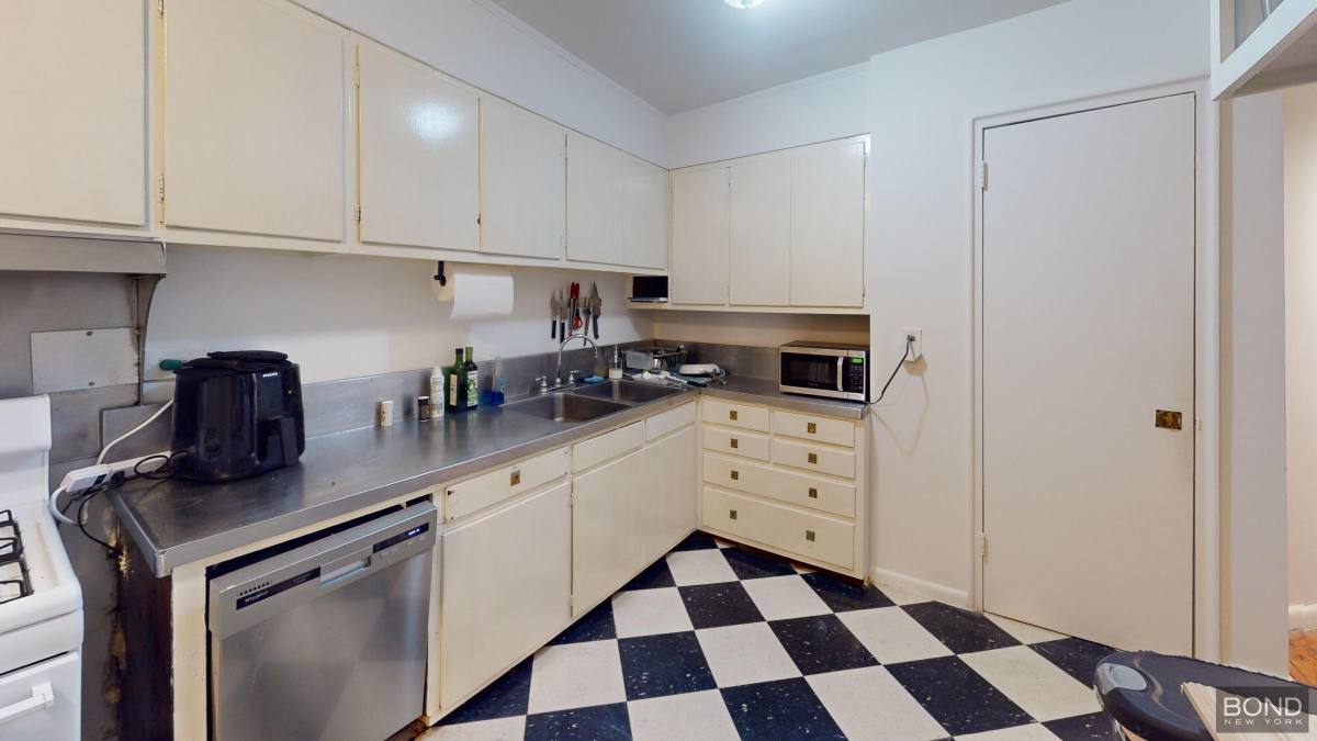 Apartment for rent at 1662 First Ave #2, New York, NY 10028