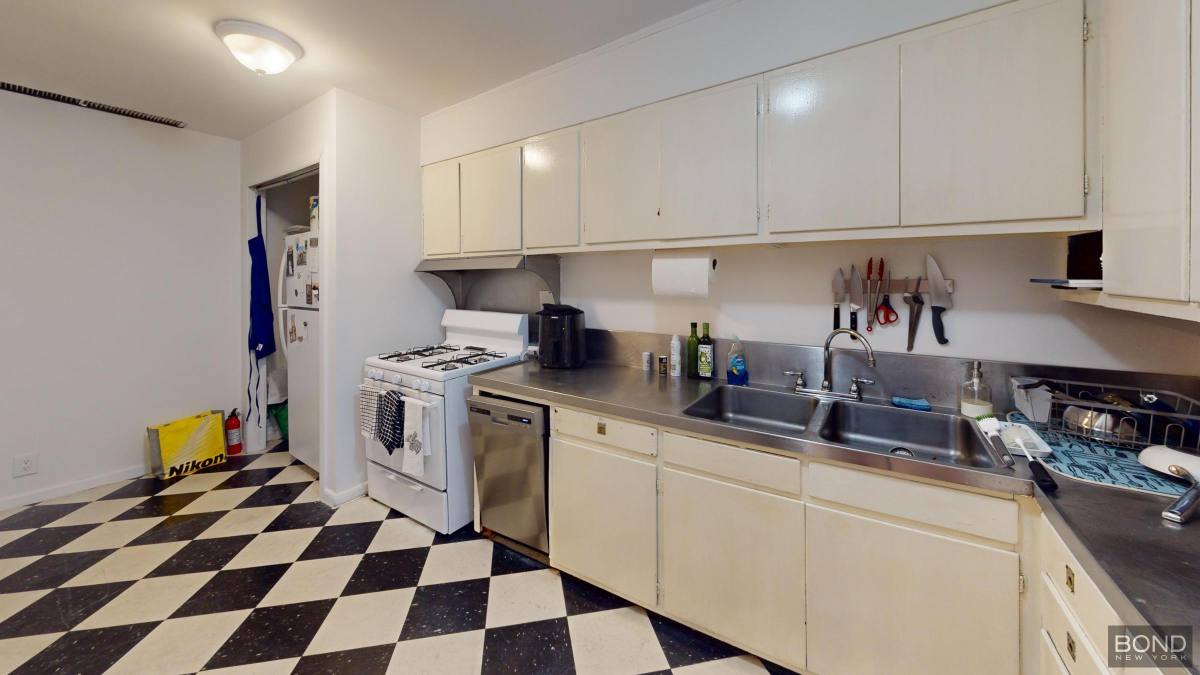 Apartment for rent at 1662 First Ave #2, New York, NY 10028