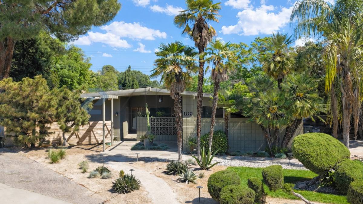 House for rent at 5544 N Poplar Ave, Fresno, CA 93704