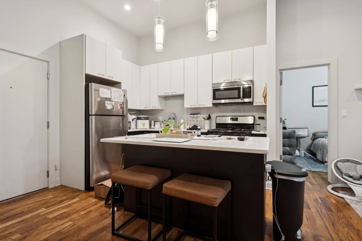 Apartment for rent at 2016 W Evergreen Ave, Chicago, IL 60622