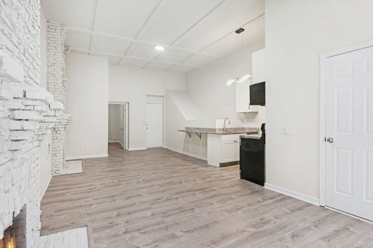 Apartment for rent at 117 W Saratoga St, Baltimore, MD 21201