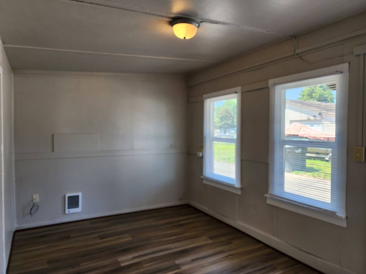 Apartment for rent at 421 17th Ave, Longview, WA 98632